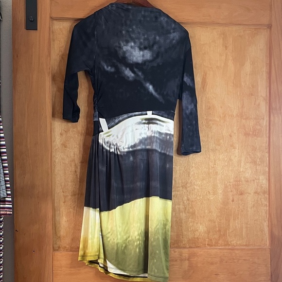 Chic Black and Yellow Long Sleeve Dress - Picture 5 of 6